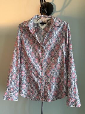 TOMMY HILFIGER
BUTTON UP SHIRT
